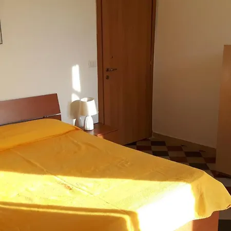 Casa de Férias Stupenda Casetta In Centro Storico La Maddalena